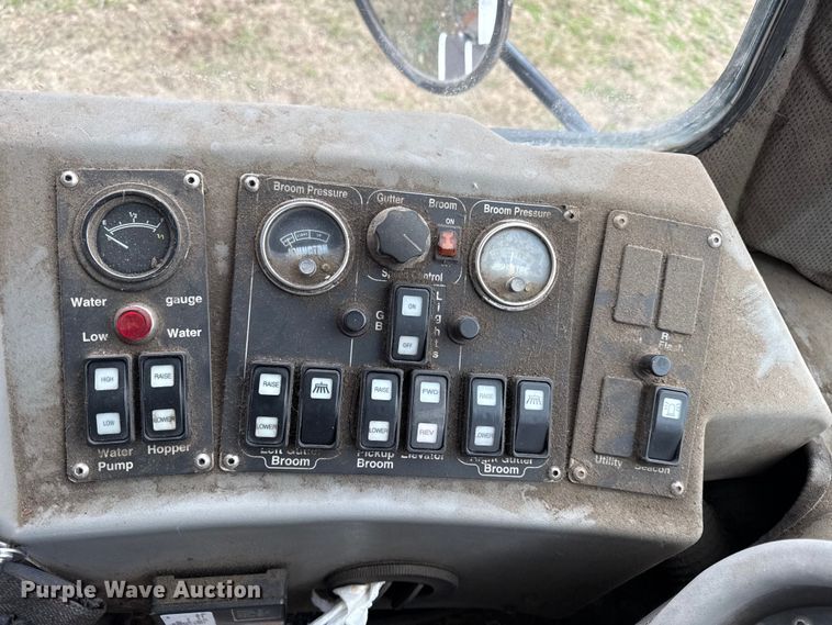 image for item EC4504 2009 Allianz Johnston Sweeper street sweeper truck