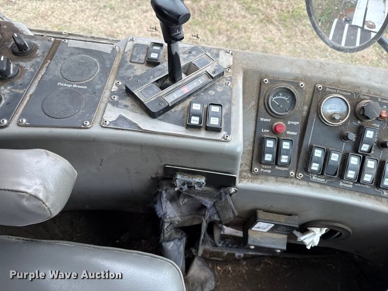 image for item EC4504 2009 Allianz Johnston Sweeper street sweeper truck