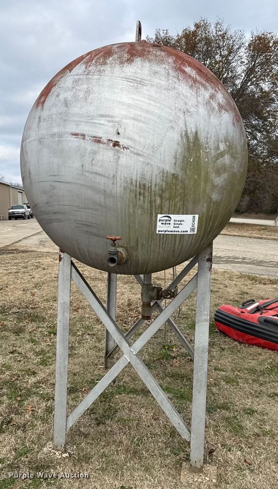 image for item EC4509 (2) Tanks