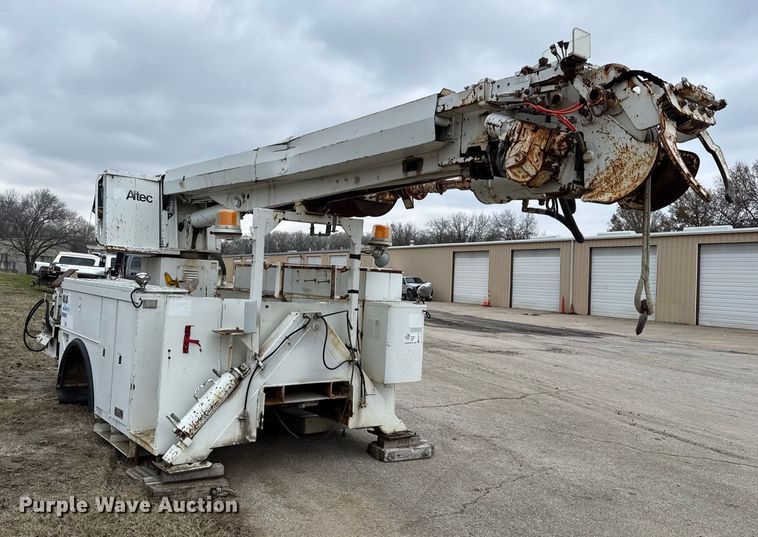 image for item EC4515 1993 Altec digger derrick bed