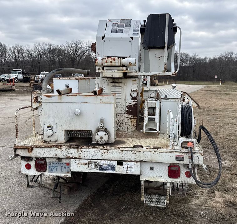 image for item EC4515 1993 Altec digger derrick bed