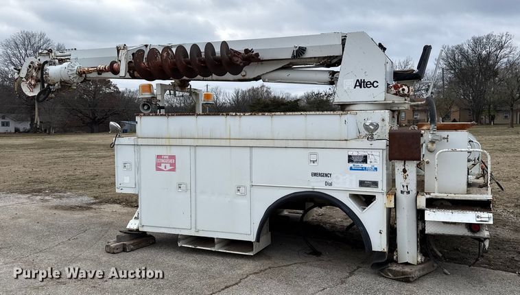image for item EC4515 1993 Altec digger derrick bed