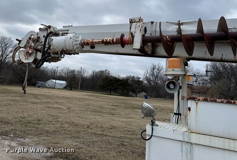 image for item EC4515 1993 Altec digger derrick bed