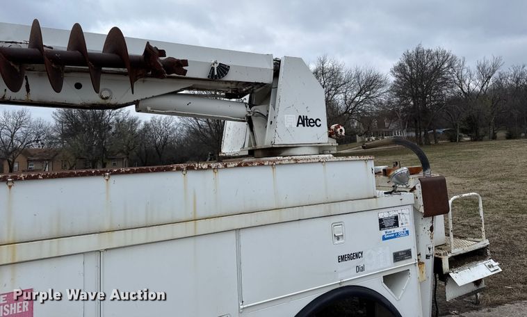 image for item EC4515 1993 Altec digger derrick bed