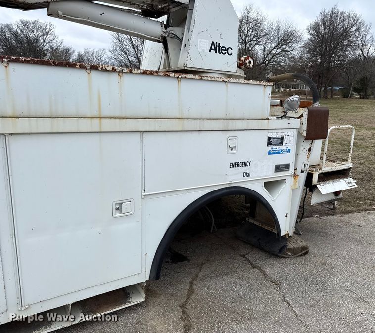 image for item EC4515 1993 Altec digger derrick bed