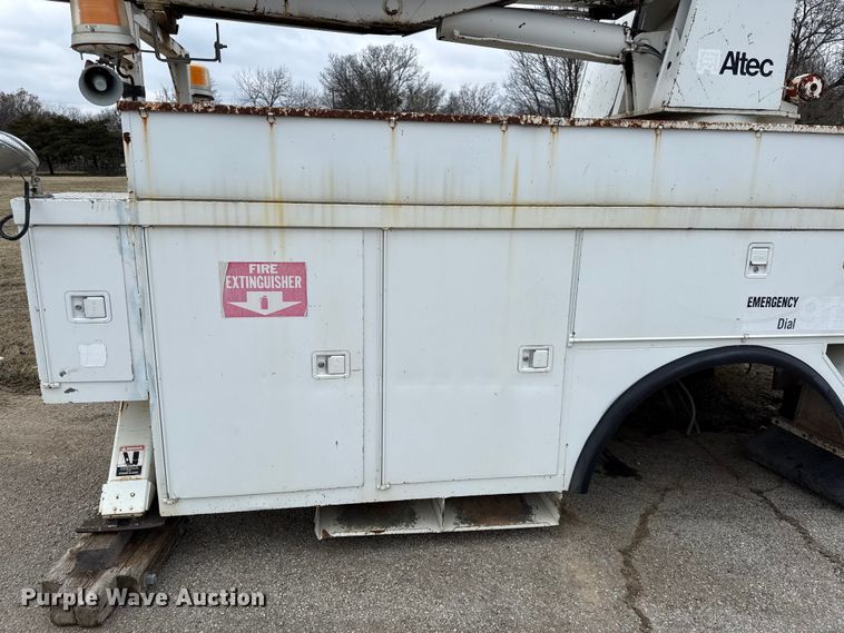 image for item EC4515 1993 Altec digger derrick bed
