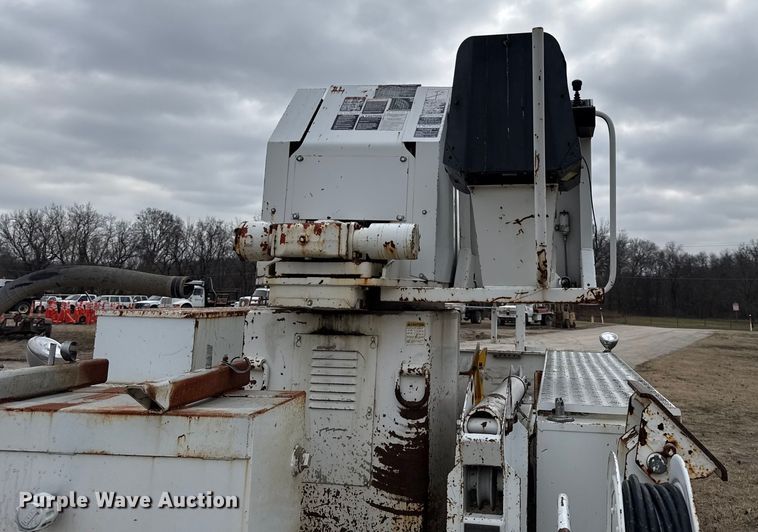 image for item EC4515 1993 Altec digger derrick bed