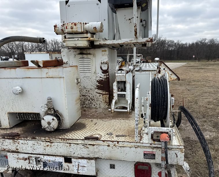 image for item EC4515 1993 Altec digger derrick bed