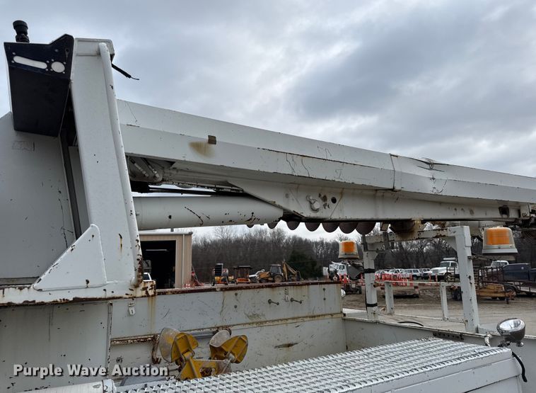 image for item EC4515 1993 Altec digger derrick bed