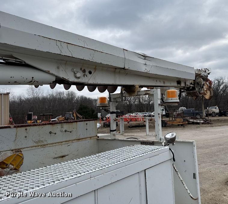 image for item EC4515 1993 Altec digger derrick bed