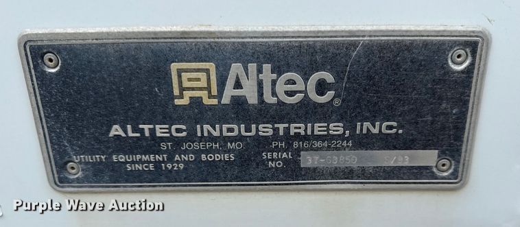 image for item EC4515 1993 Altec digger derrick bed