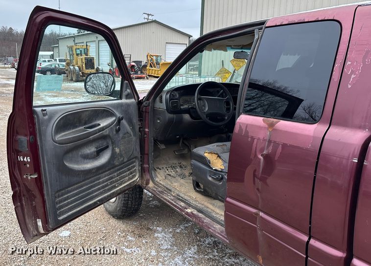 image for item ED2421 2001 Dodge Ram 1500 Ext. Cab pickup truck