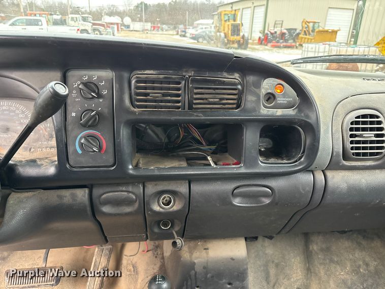 image for item ED2421 2001 Dodge Ram 1500 Ext. Cab pickup truck