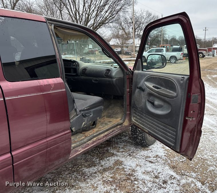 image for item ED2421 2001 Dodge Ram 1500 Ext. Cab pickup truck