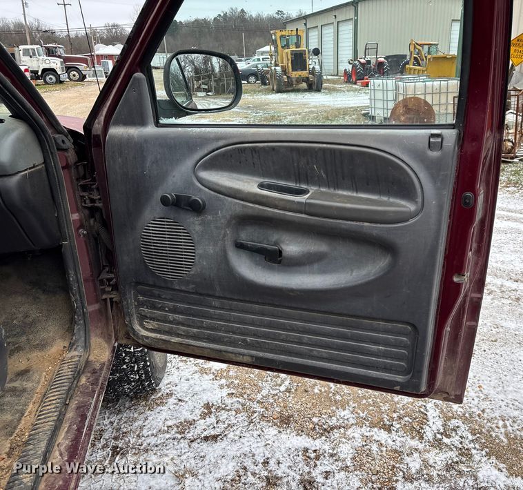 image for item ED2421 2001 Dodge Ram 1500 Ext. Cab pickup truck