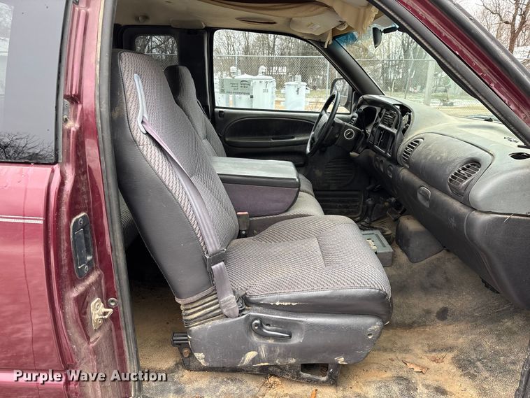 image for item ED2421 2001 Dodge Ram 1500 Ext. Cab pickup truck