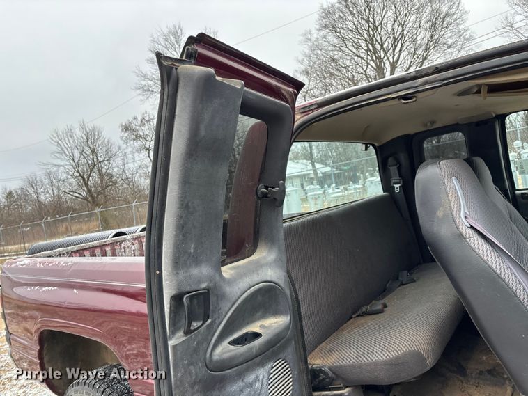 image for item ED2421 2001 Dodge Ram 1500 Ext. Cab pickup truck