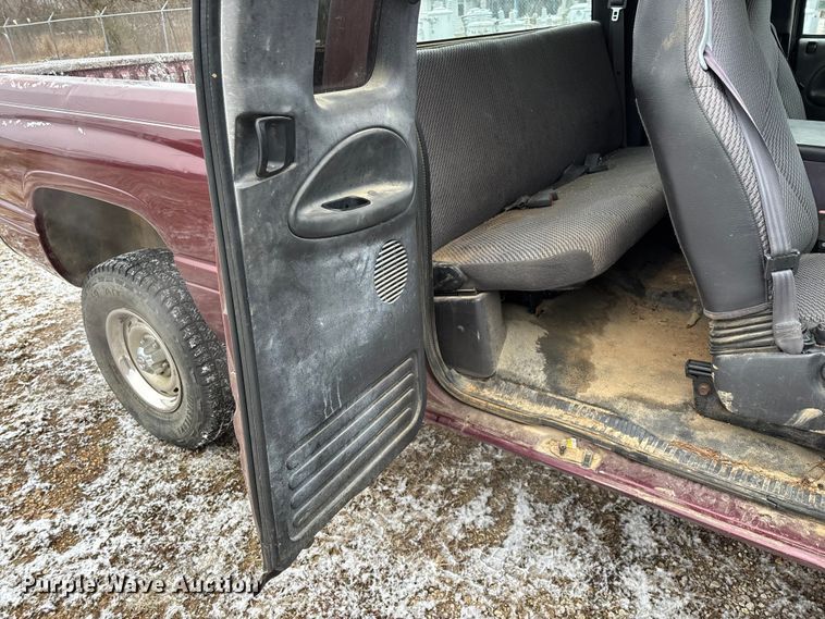 image for item ED2421 2001 Dodge Ram 1500 Ext. Cab pickup truck