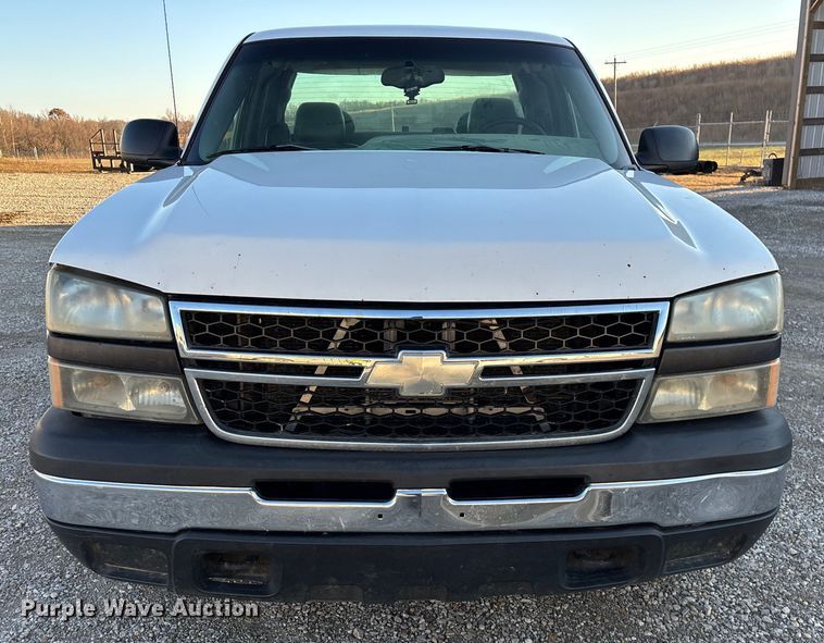 image for item ED2436 2006 Chevrolet Silverado 15000 Ext. Cab pickup truck