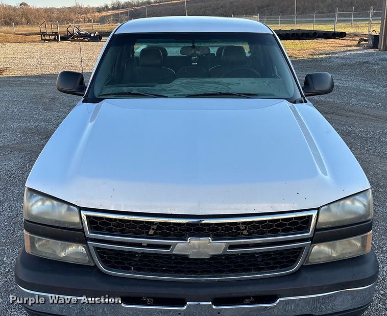 image for item ED2436 2006 Chevrolet Silverado 15000 Ext. Cab pickup truck