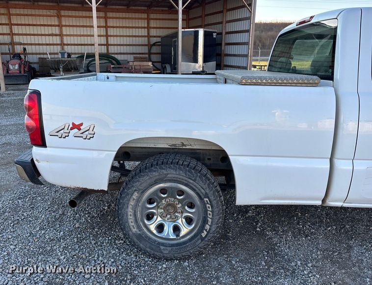 image for item ED2436 2006 Chevrolet Silverado 15000 Ext. Cab pickup truck