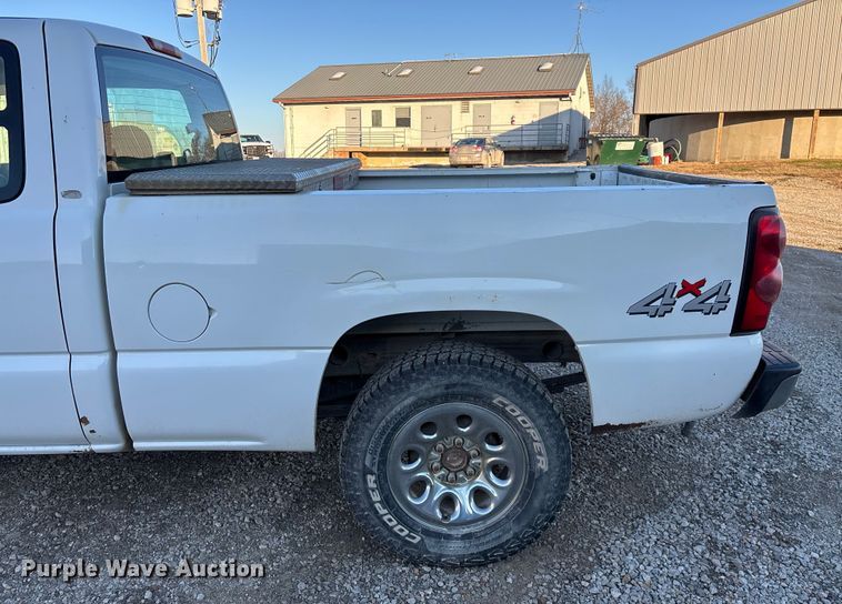 image for item ED2436 2006 Chevrolet Silverado 15000 Ext. Cab pickup truck