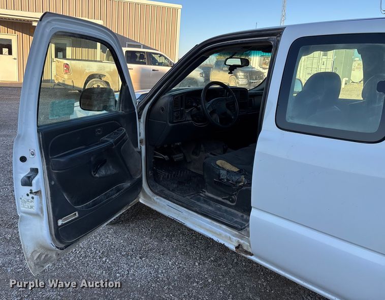 image for item ED2436 2006 Chevrolet Silverado 15000 Ext. Cab pickup truck