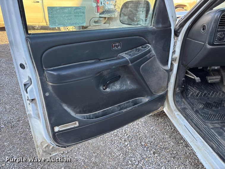 image for item ED2436 2006 Chevrolet Silverado 15000 Ext. Cab pickup truck