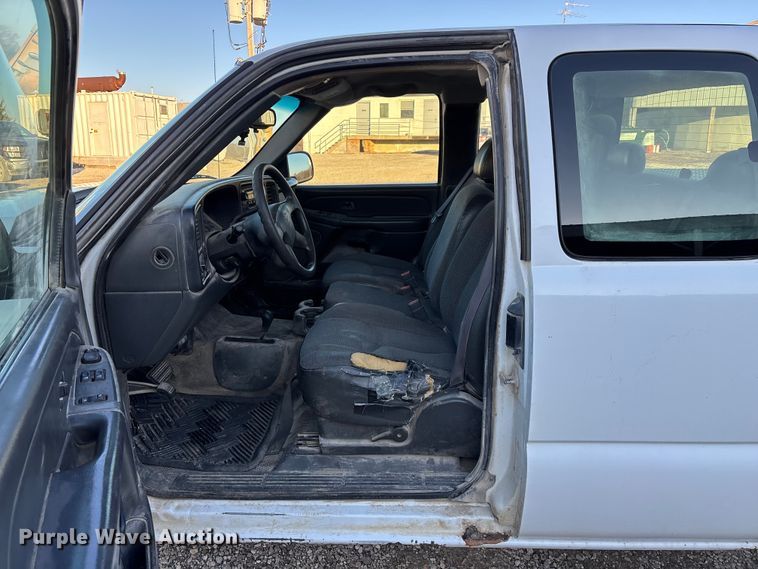 image for item ED2436 2006 Chevrolet Silverado 15000 Ext. Cab pickup truck