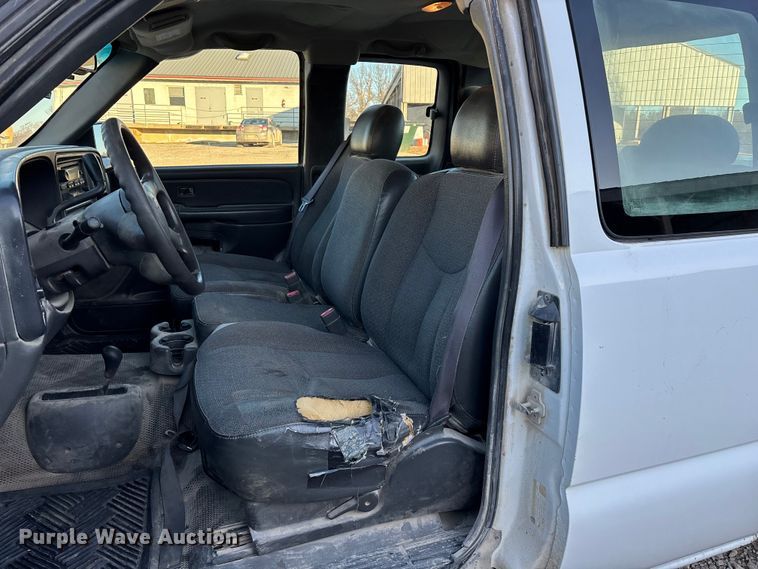 image for item ED2436 2006 Chevrolet Silverado 15000 Ext. Cab pickup truck