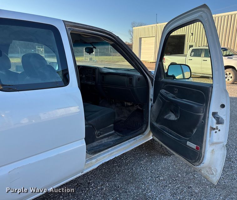 image for item ED2436 2006 Chevrolet Silverado 15000 Ext. Cab pickup truck