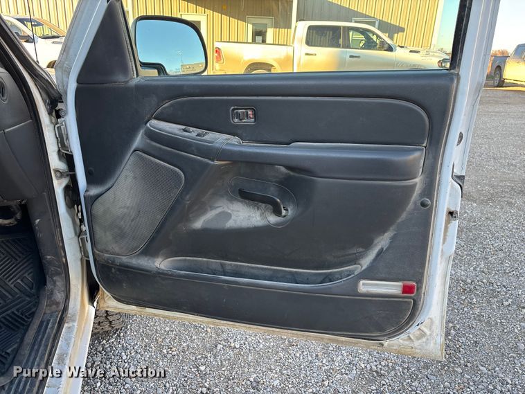 image for item ED2436 2006 Chevrolet Silverado 15000 Ext. Cab pickup truck