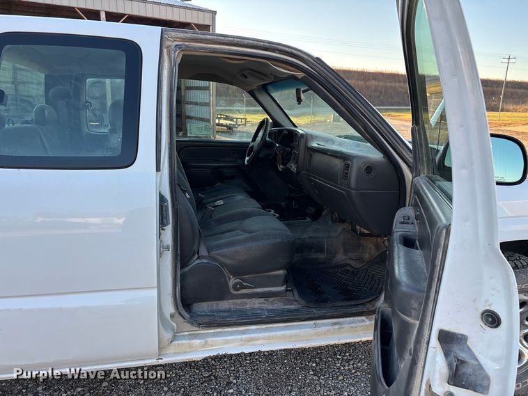 image for item ED2436 2006 Chevrolet Silverado 15000 Ext. Cab pickup truck
