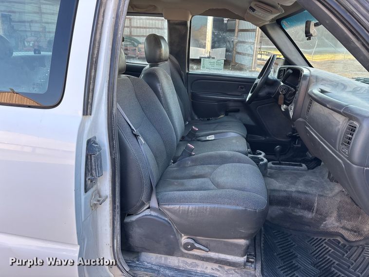 image for item ED2436 2006 Chevrolet Silverado 15000 Ext. Cab pickup truck