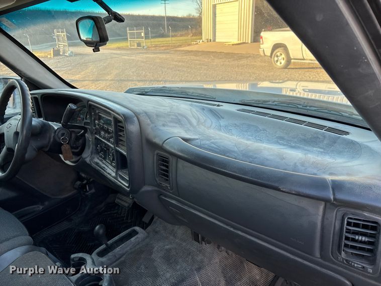 image for item ED2436 2006 Chevrolet Silverado 15000 Ext. Cab pickup truck
