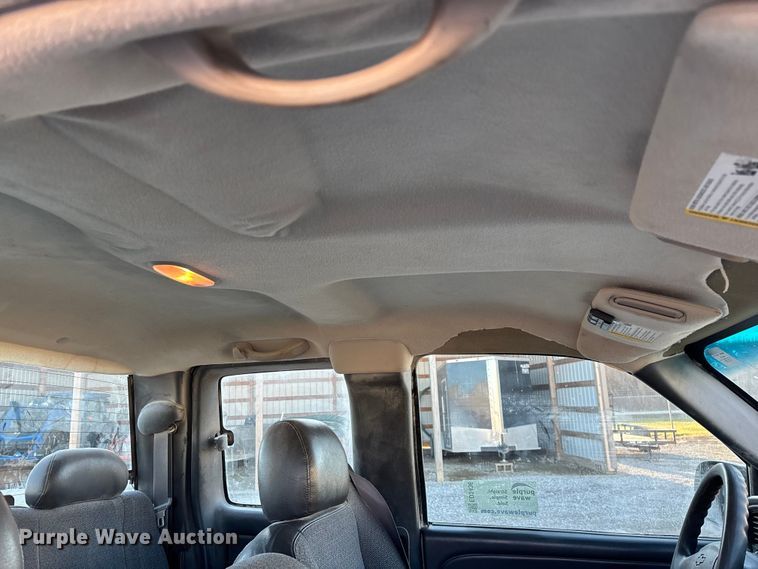 image for item ED2436 2006 Chevrolet Silverado 15000 Ext. Cab pickup truck