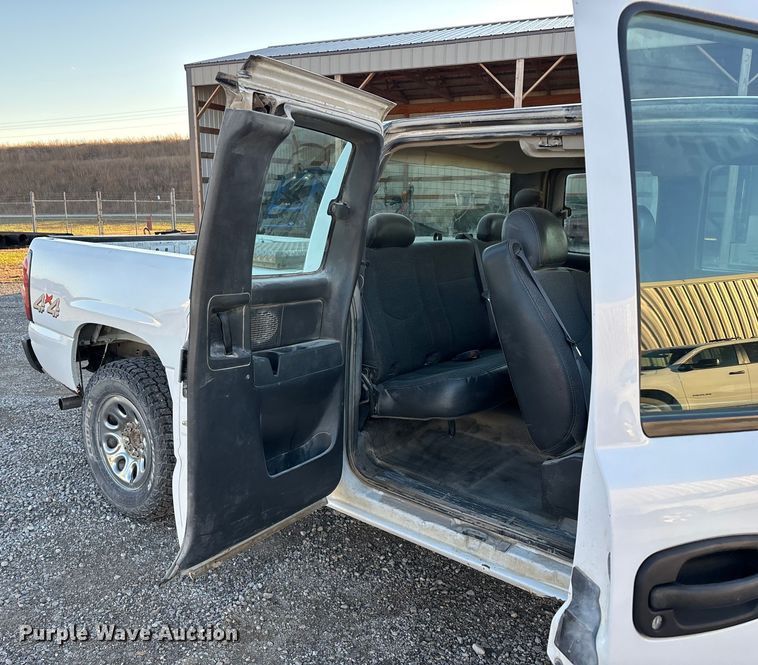 image for item ED2436 2006 Chevrolet Silverado 15000 Ext. Cab pickup truck