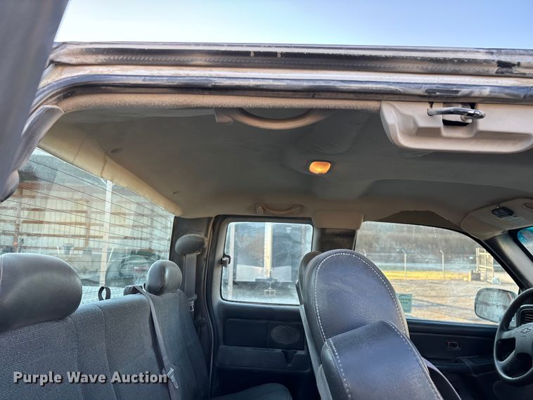 image for item ED2436 2006 Chevrolet Silverado 15000 Ext. Cab pickup truck