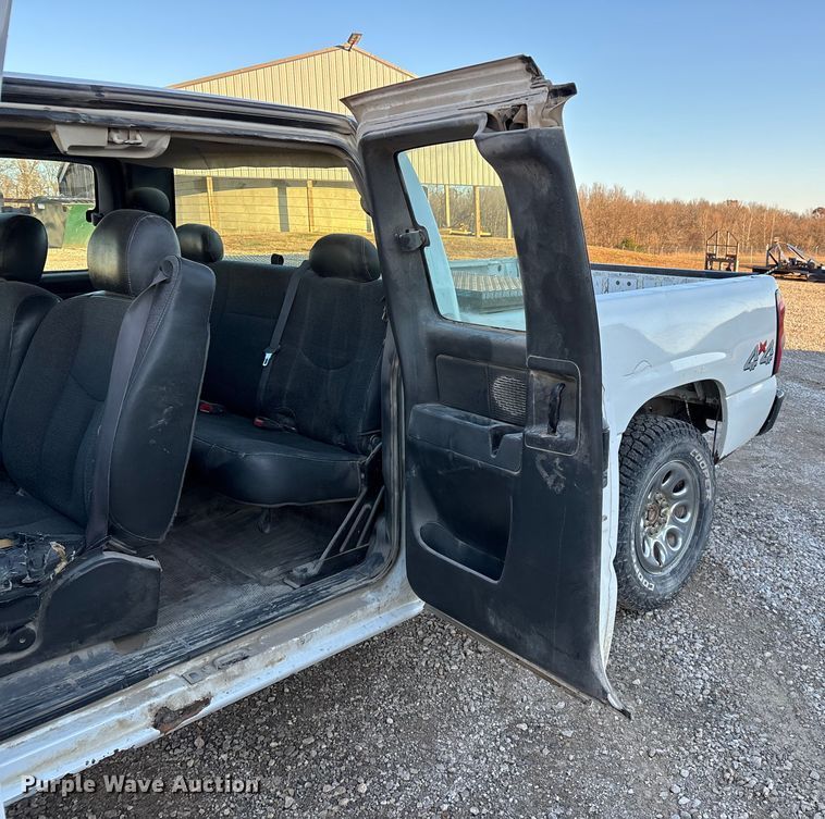 image for item ED2436 2006 Chevrolet Silverado 15000 Ext. Cab pickup truck