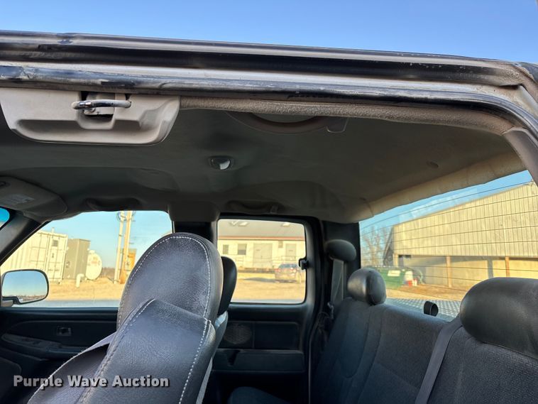 image for item ED2436 2006 Chevrolet Silverado 15000 Ext. Cab pickup truck