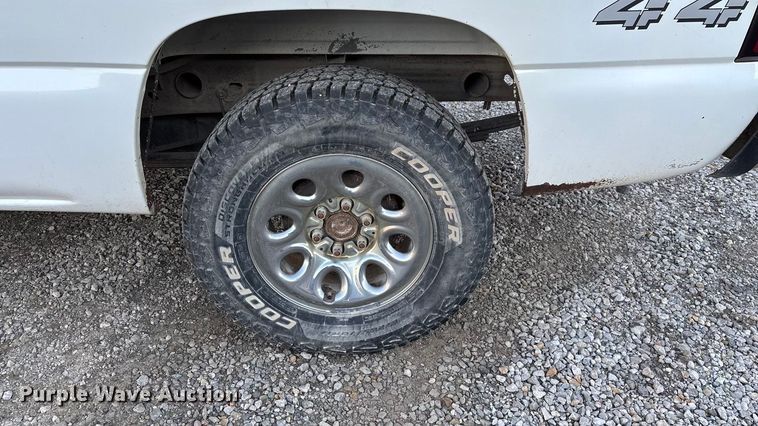 image for item ED2436 2006 Chevrolet Silverado 15000 Ext. Cab pickup truck