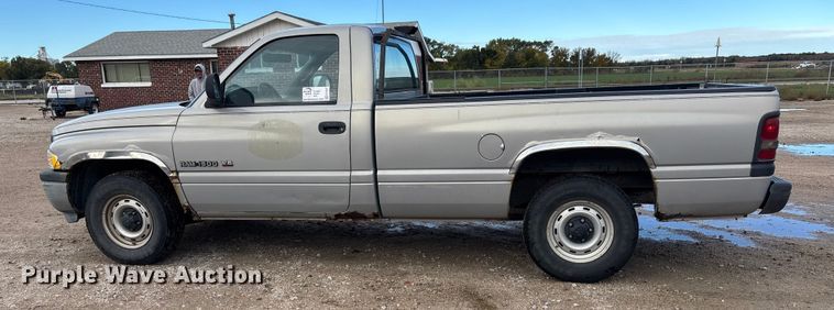 image for item EE4207 1998 Dodge Ram 1500 pickup truck