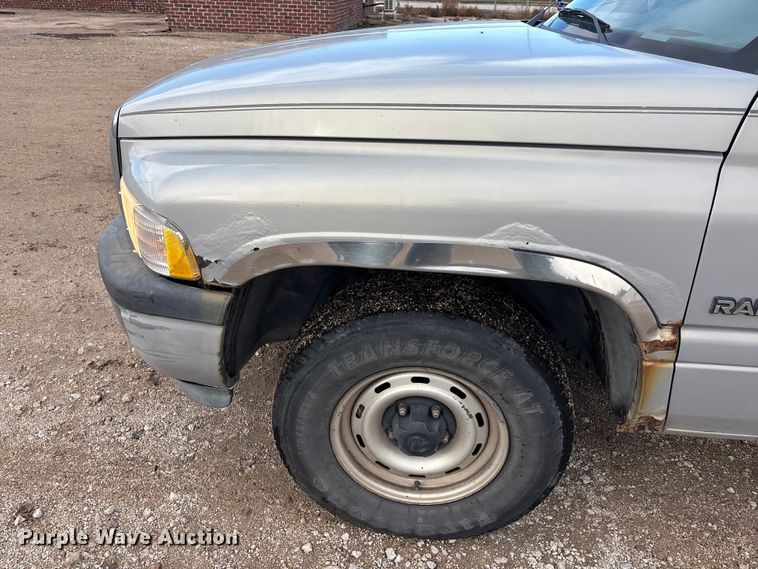 image for item EE4207 1998 Dodge Ram 1500 pickup truck