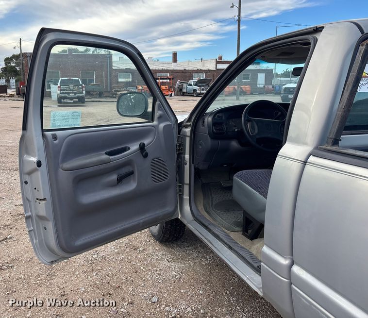 image for item EE4207 1998 Dodge Ram 1500 pickup truck