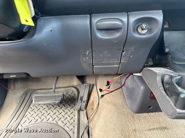 image for item EE4207 1998 Dodge Ram 1500 pickup truck