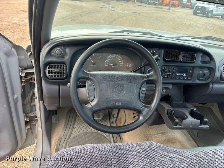 image for item EE4207 1998 Dodge Ram 1500 pickup truck