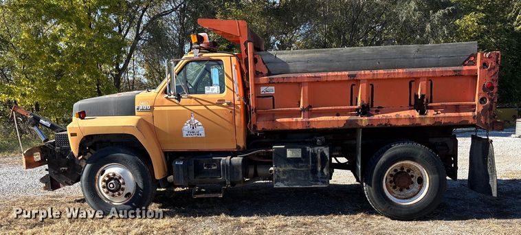 image for item EE4359 1993 Ford F800 dump truck