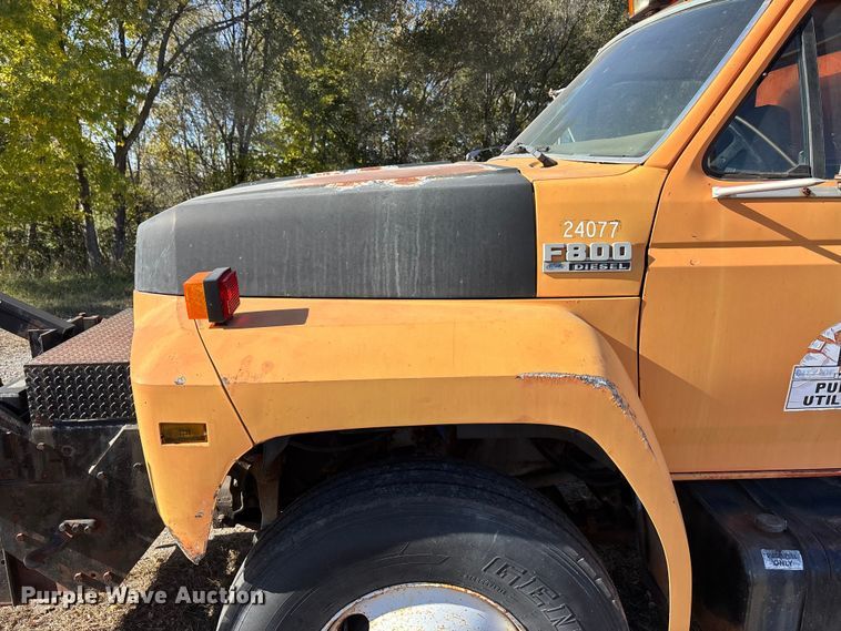 image for item EE4359 1993 Ford F800 dump truck