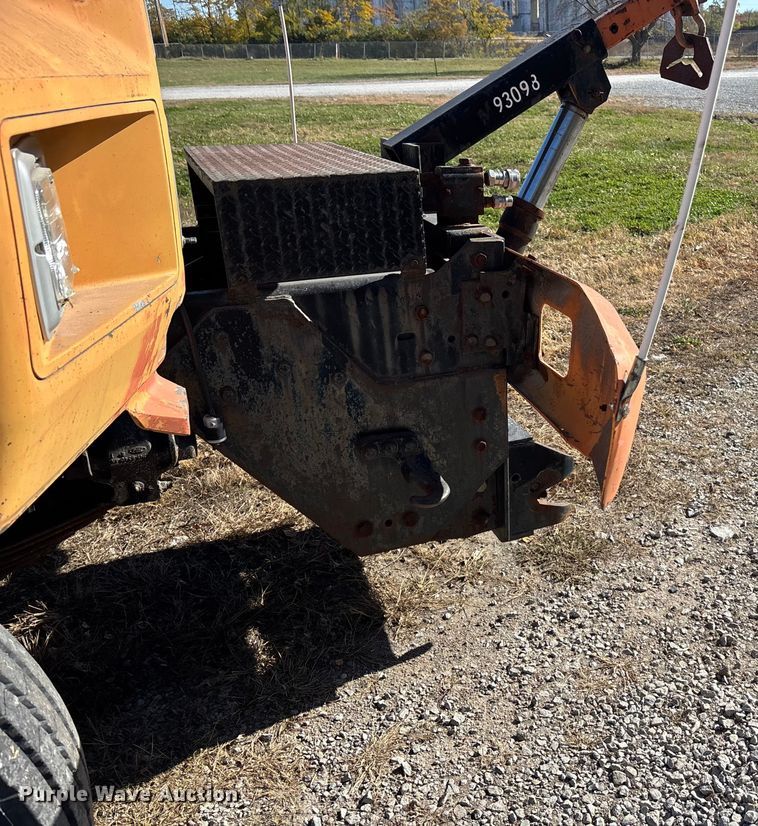 image for item EE4359 1993 Ford F800 dump truck