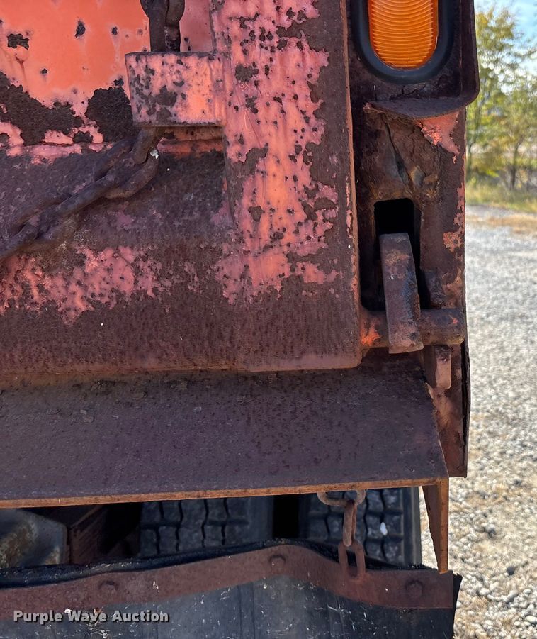 image for item EE4359 1993 Ford F800 dump truck